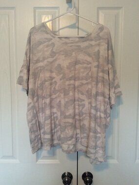Old Navy Camo Crop Tee, Size 4X (plus)